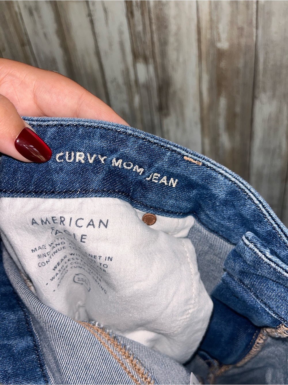 American Eagle Curvy Mom Jeans Size 18 High Rise Distressed Stretch NWT - Picture 7 of 7